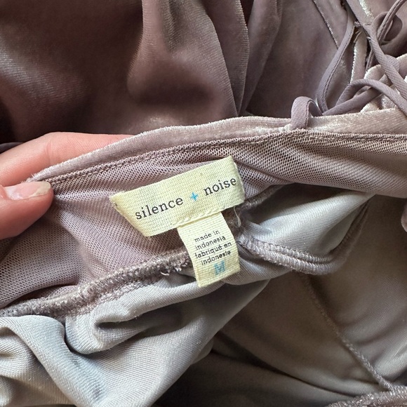 Silence+Noise Urban Outfitters lavender velvet romper size medium fairy preppy - Picture 8 of 8